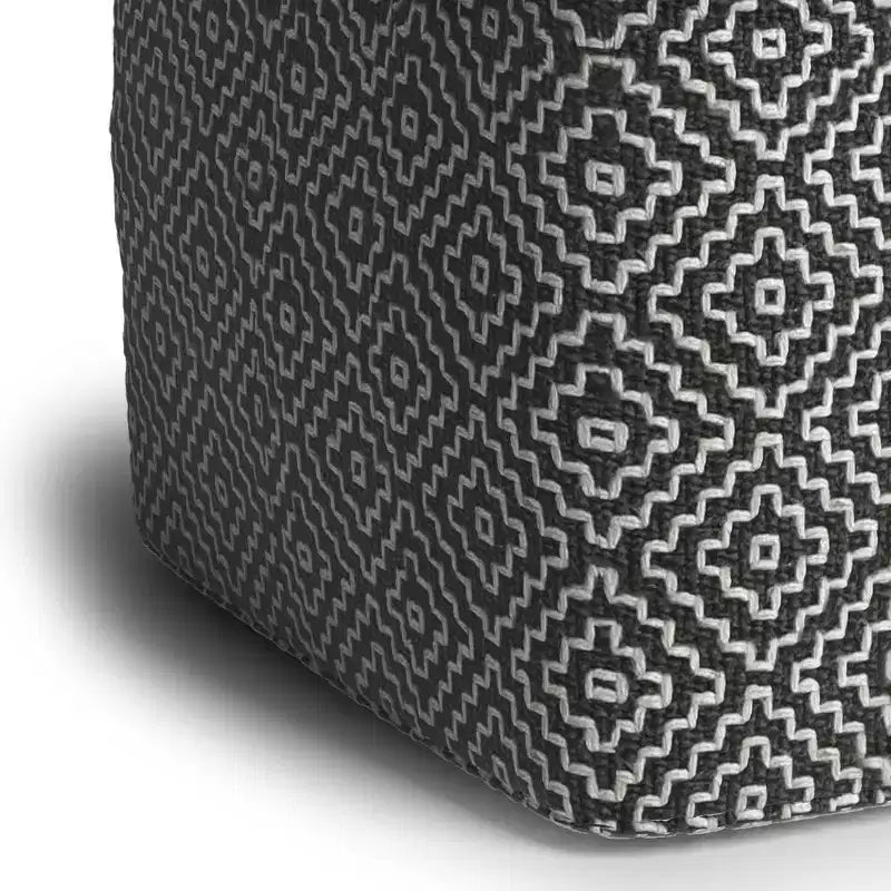 Laurene Pouf tissé carré en polyester PET gris/blanc - WyndenHall