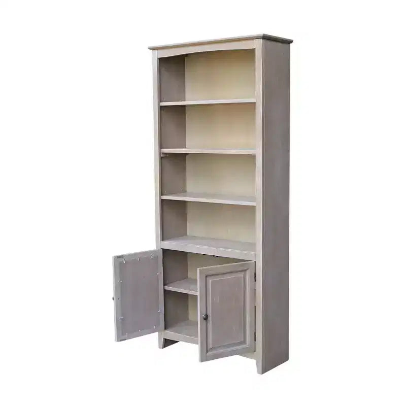 Bibliothèque International Concepts 72 po. Shaker avec deux portes inférieures Gris délavé : Parawood massif, design de style Mid-Century, étagères réglables