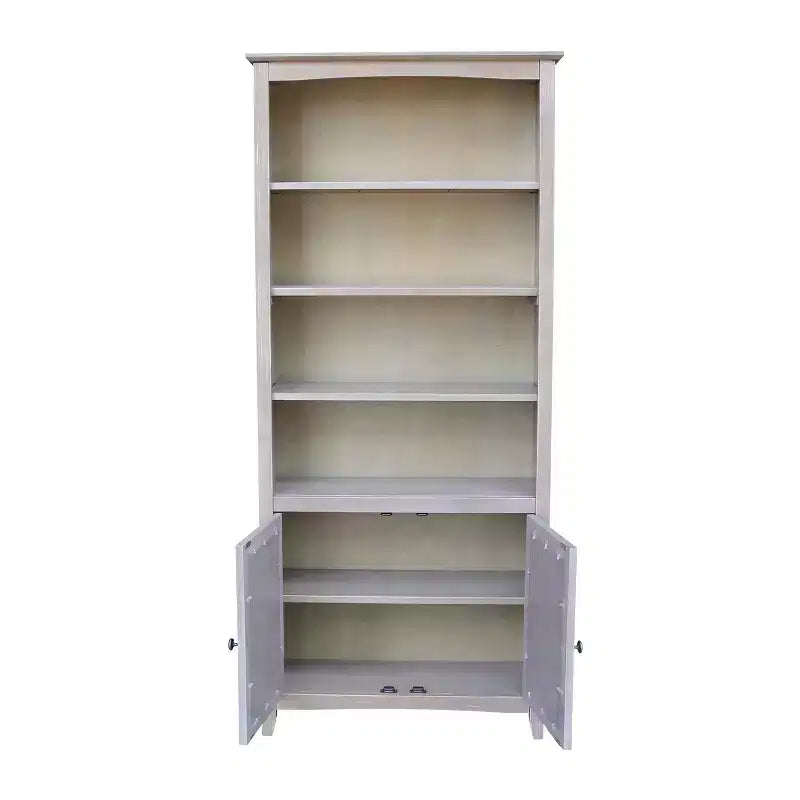 Bibliothèque International Concepts 72 po. Shaker avec deux portes inférieures Gris délavé : Parawood massif, design de style Mid-Century, étagères réglables