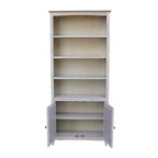 Bibliothèque International Concepts 72 po. Shaker avec deux portes inférieures Gris délavé : Parawood massif, design de style Mid-Century, étagères réglables