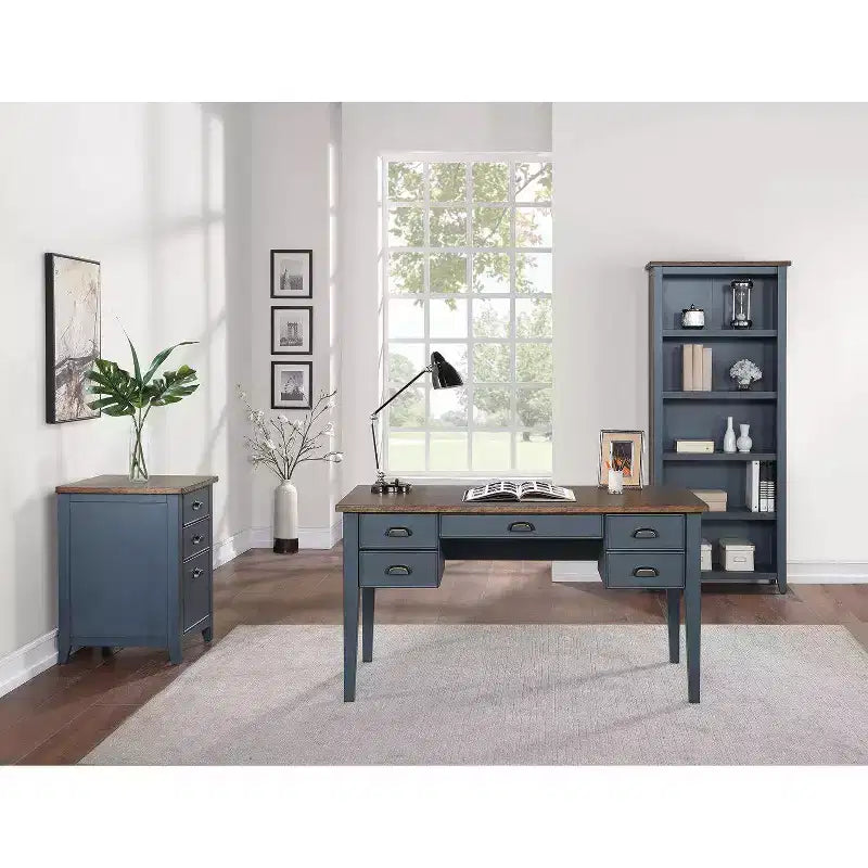 Bureau de direction Martin Furniture Farmhouse avec demi-piédestal bleu : Collection moderne Fairmont, pieds fuselés, quincaillerie métallique
