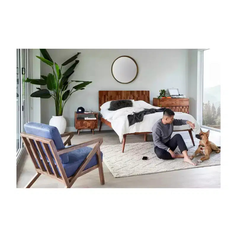 Lit Queen Armand marron - Alder Bay : Style Mid-century, design plateforme, tête de lit en bois, sommier tapissier non requis