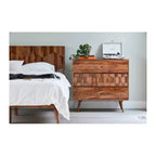 Lit Queen Armand marron - Alder Bay : Style Mid-century, design plateforme, tête de lit en bois, sommier tapissier non requis