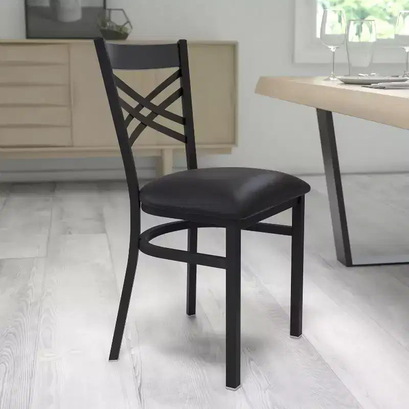 Chaise de restaurant en métal noir à dossier en « X » Flash Furniture