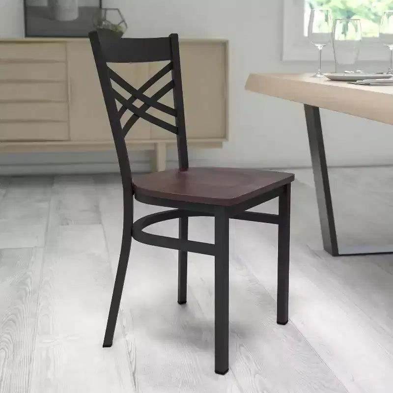 Chaise de restaurant en métal noir à dossier en « X » Flash Furniture