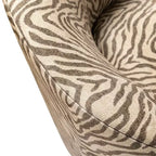 Fauteuil tonneau rembourré en bois Liria pour salon avec piètement pivotant en métal | ART OF LIVING DESIGNS