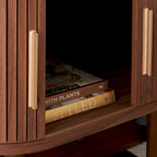 Table de chevet à portes coulissantes – Poignées dorées, pieds en bois, rangement spacieux pour chambre à coucher